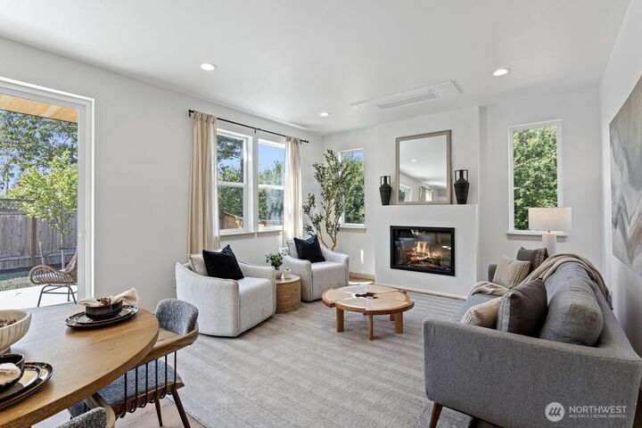 Property Photo: 1323 Ave A WA 98290