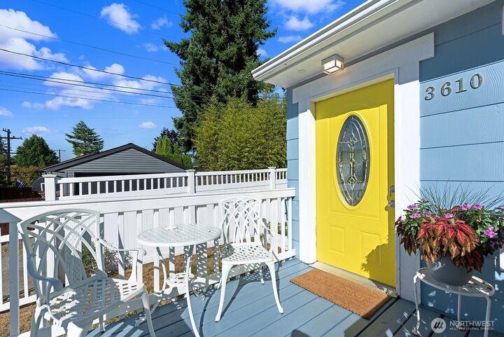 Property Photo:  3610 SW Kenyon Street  WA 98126 