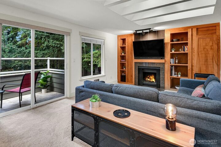 Property Photo: 15406 NE 15th Place 24 WA 98007