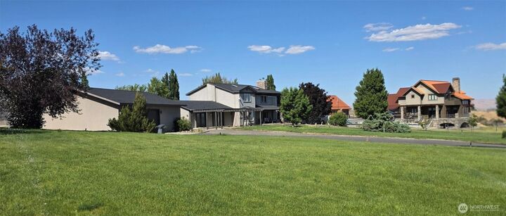 Property Photo: 8601 Scenic Drive WA 98908
