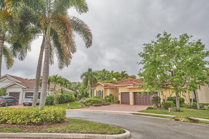 Property Photo: 3405 Lago De Talavera FL 33467