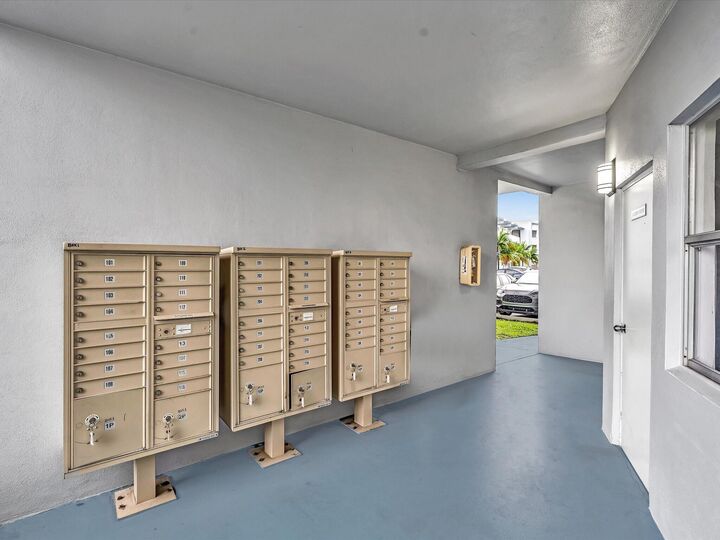 Property Photo: 2309 Park Lane 316 FL 33021