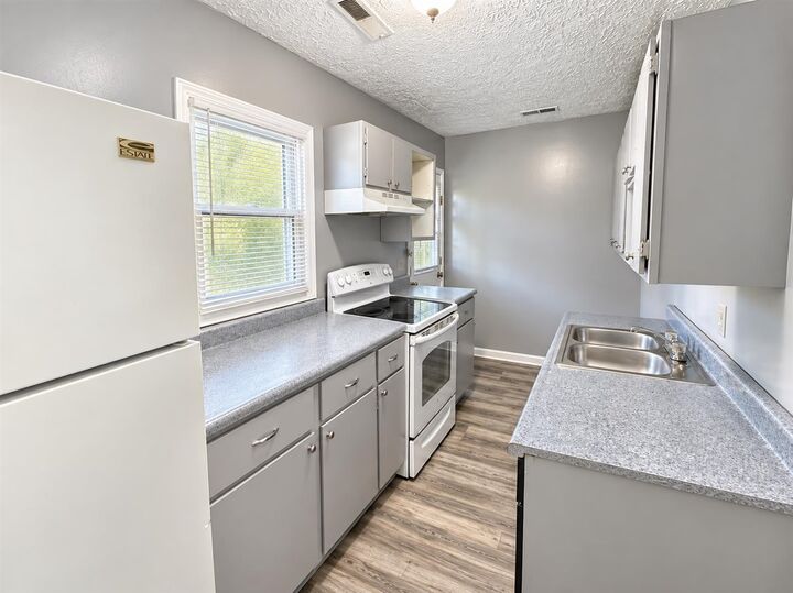 Property Photo: 200 W 13th Avenue KY 42101