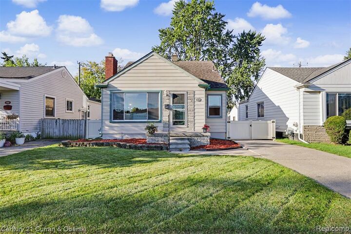 Property Photo: 14991 College Avenue MI 48101