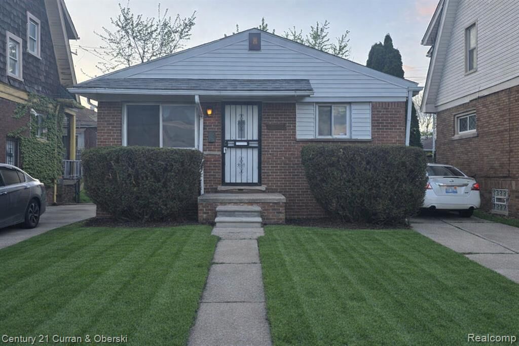 Property Photo:  4030 W Davison  MI 48238 
