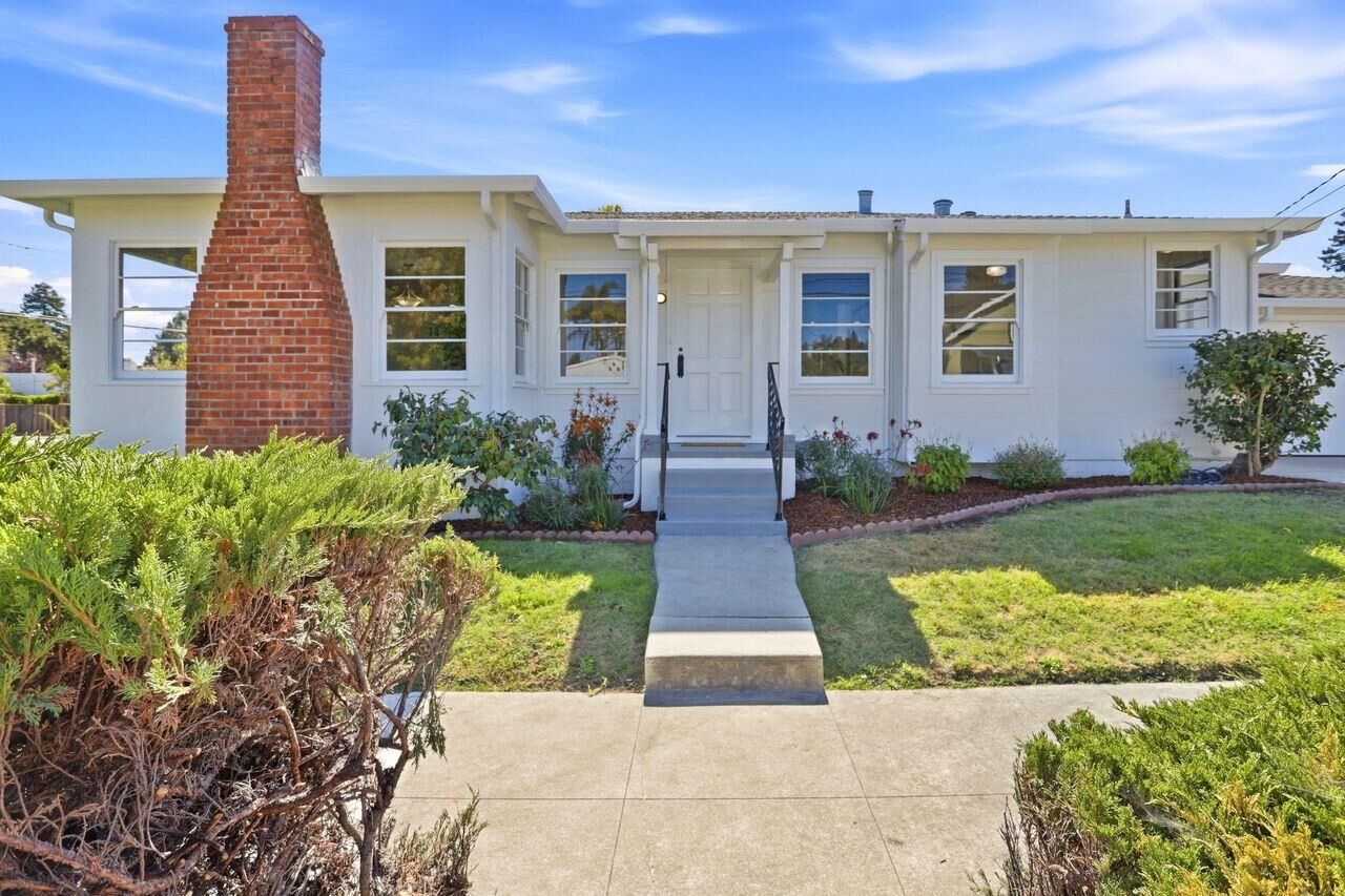 Property Photo:  1002 King Street  CA 95060 