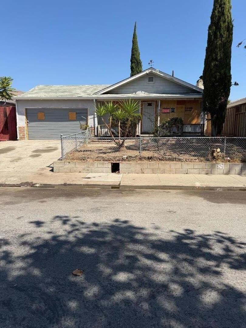 Property Photo: 914 Alba Court CA 95127
