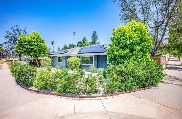 Property Photo:  385 E Mendocino Street  CA 91001 