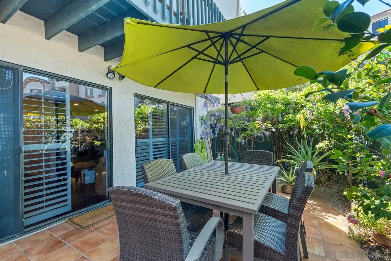 Property Photo:  6960 Caminito Curva  CA 92119 