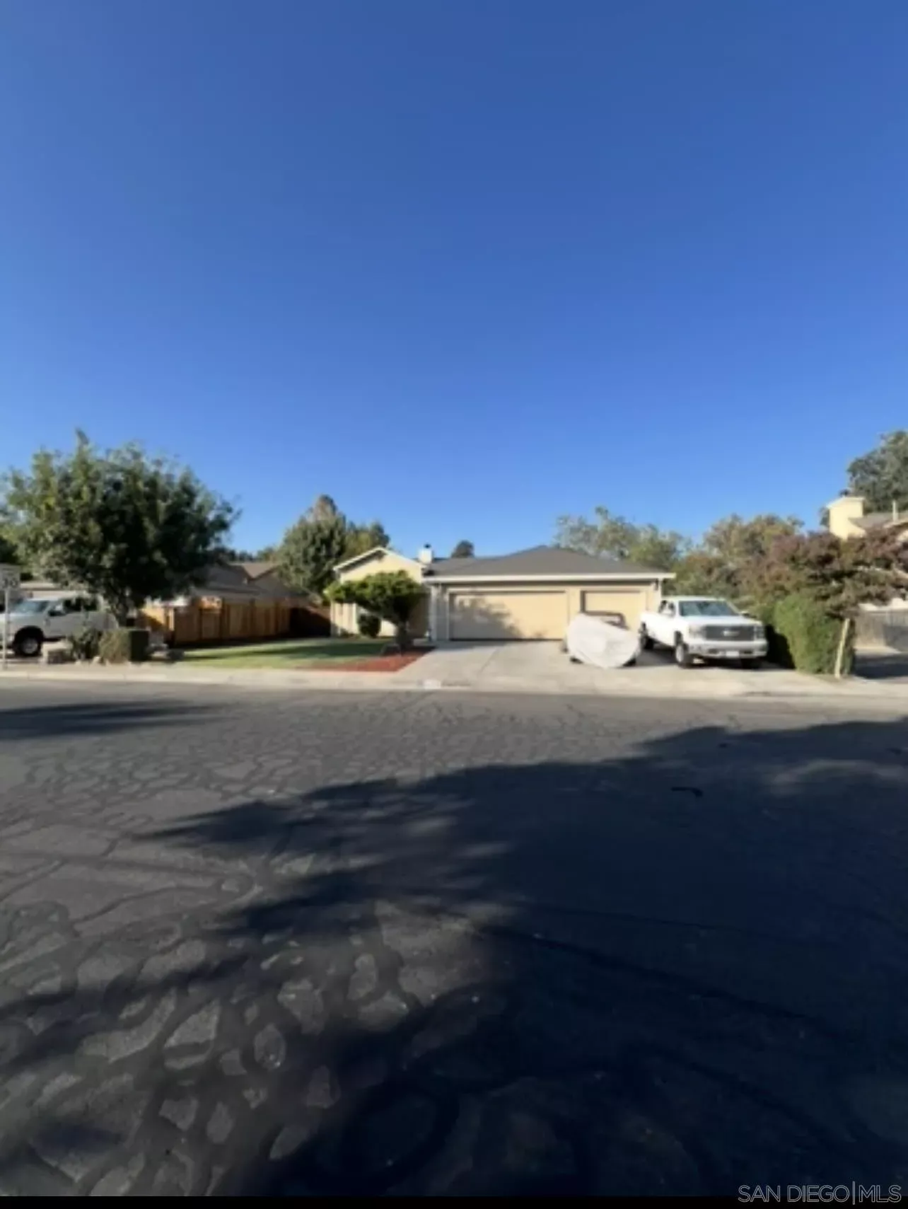 Property Photo:  748 Bluff  CA 93635 
