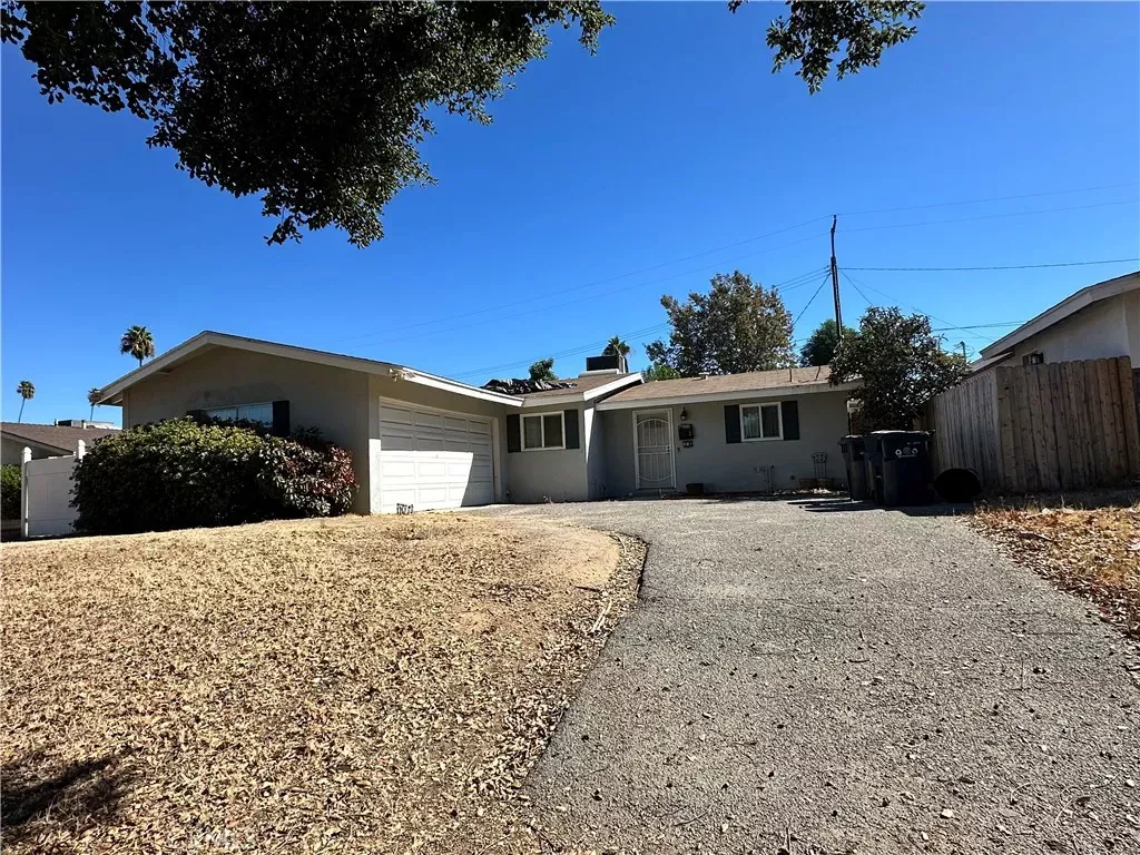 Property Photo:  29 Dale  CA 92373 