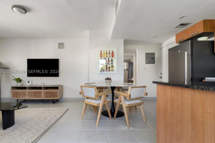 Property Photo:  1050 7th St 1050-3  FL 33139 