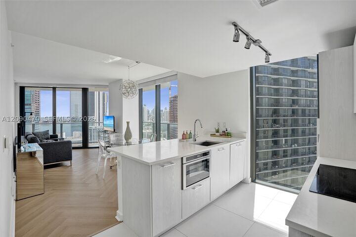 Property Photo: 501 NE 31st St 2808 FL 33137