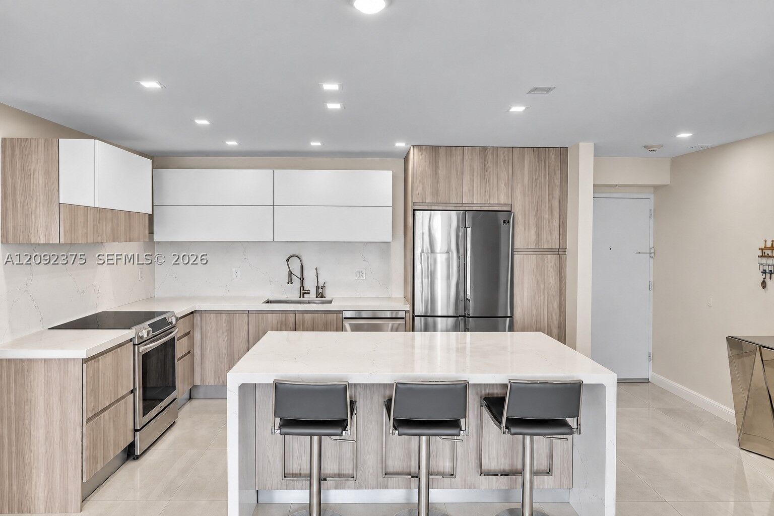 Property Photo:  19390 Collins Ave 421  FL 33160 