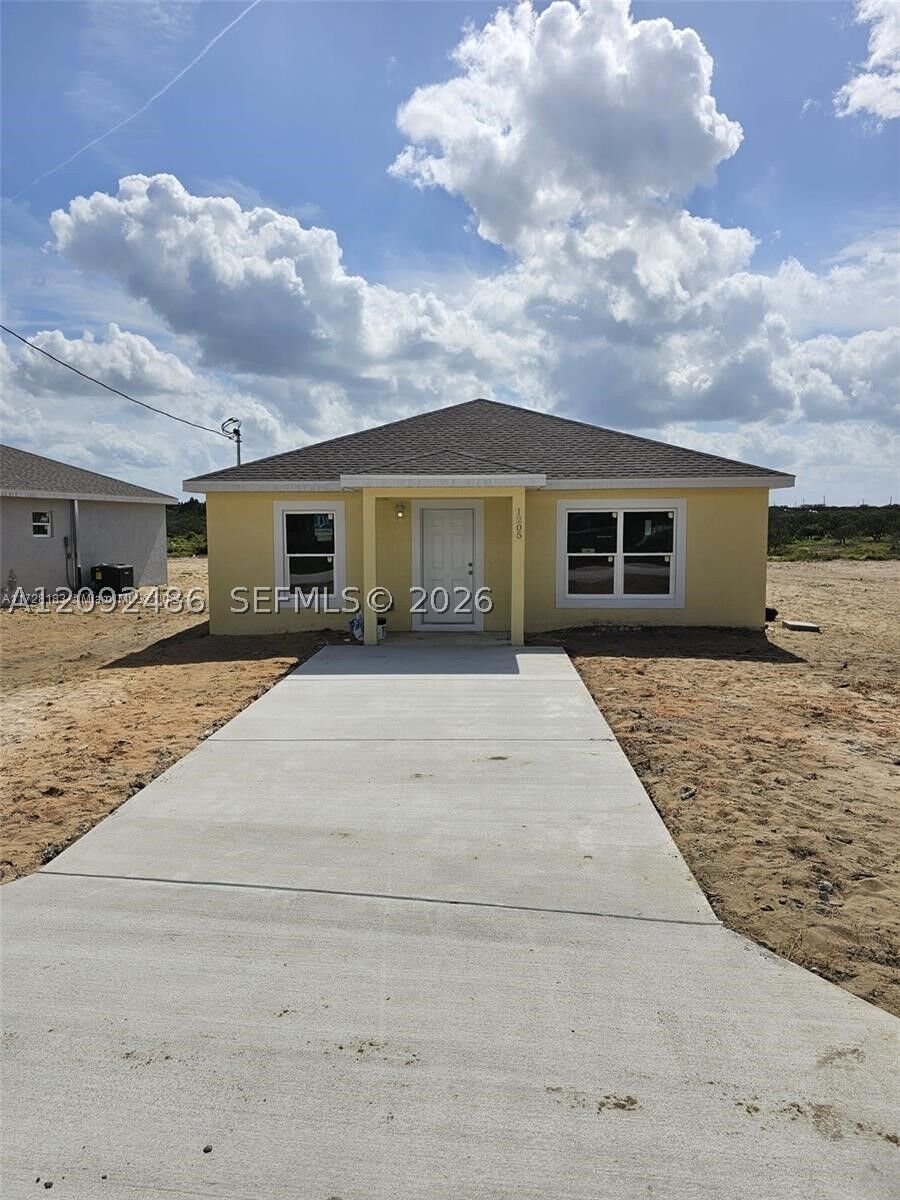 Property Photo:  1207 Ramona Avenue  FL 33870 