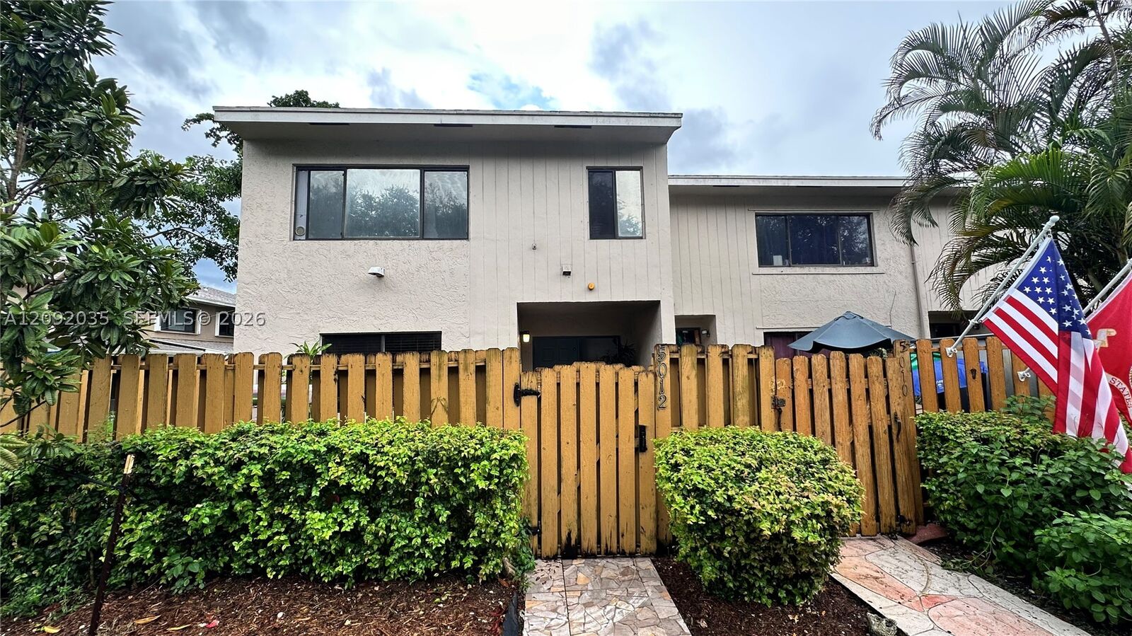 Property Photo: 5012 S University Dr FL 33328