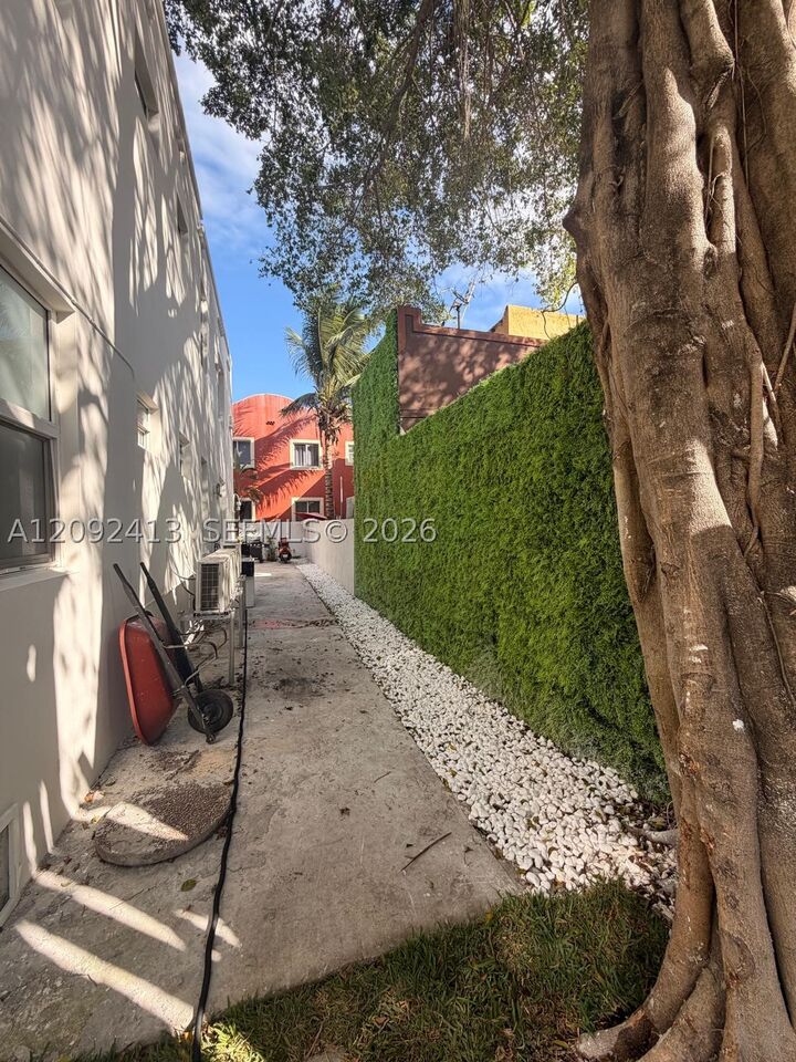 Property Photo:  337 SW 10th Ave 3  FL 33130 
