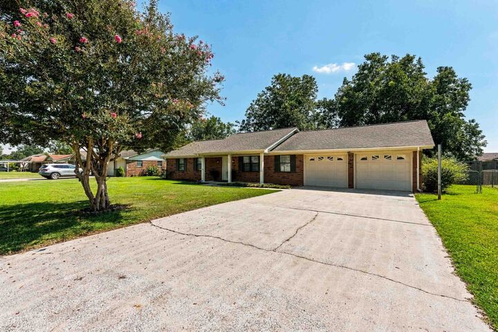 Property Photo:  304 Richton Ave  AL 35661 