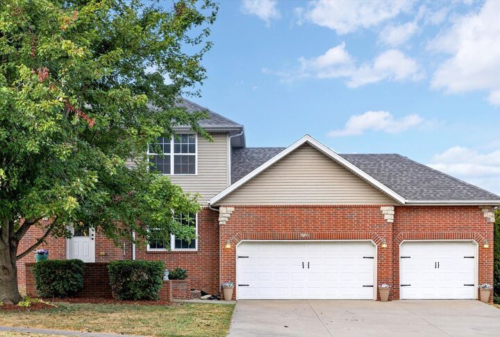 Property Photo: 3291 N Eakins Avenue MO 65803