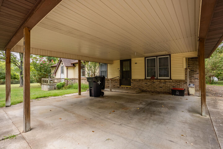 Property Photo: 1043 S Aid Avenue MO 65775