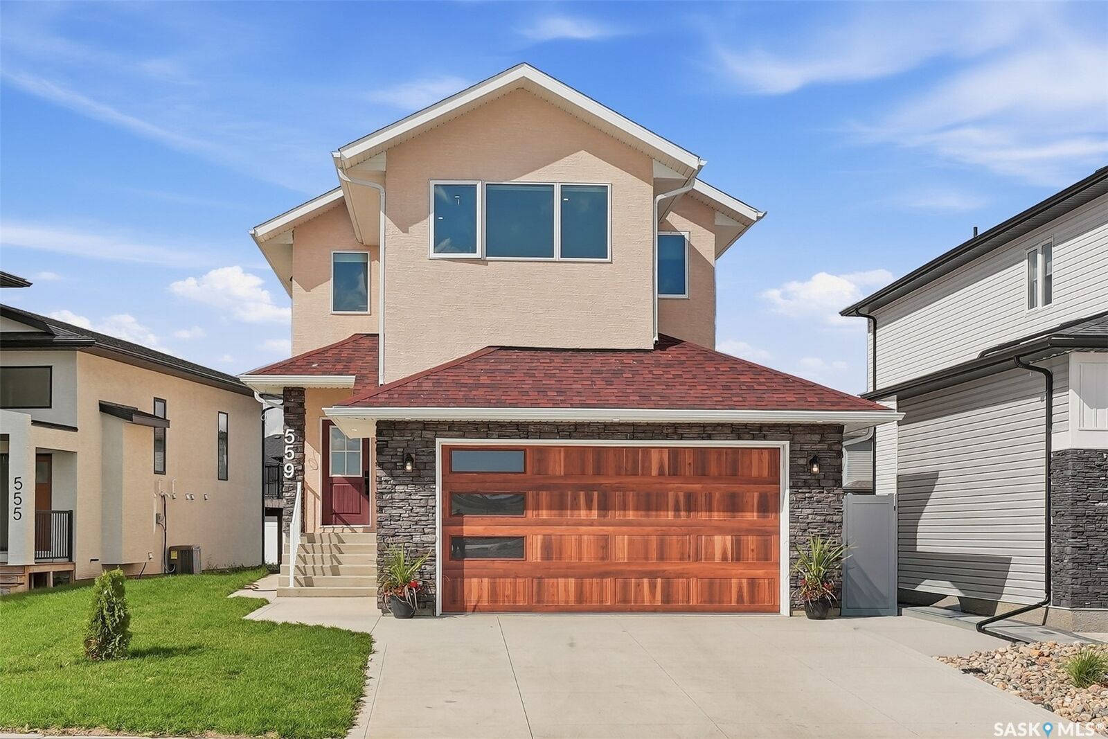 Property Photo:  559 Kalra Street  SK S7W 1E7 