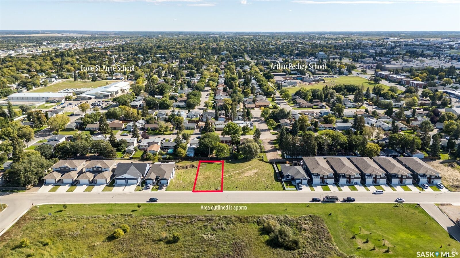 Property Photo:  2520 Woodbridge Drive  SK S6W 0A7 