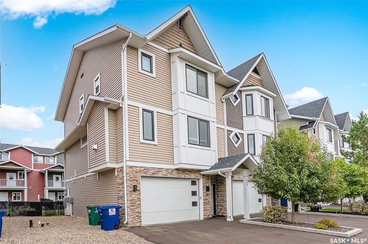 Property Photo:  3220 11th Street W 212  SK S7M 5M4 