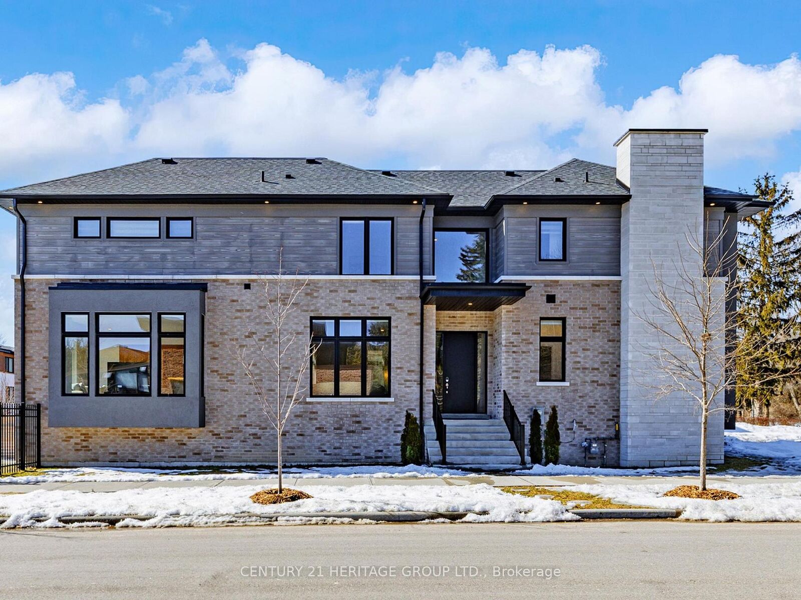 Property Photo:  251 Oxford Street  ON L4C 7V7 