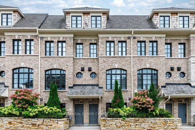 Property Photo: 2034 Queensborough Gate ON L5M 0X9