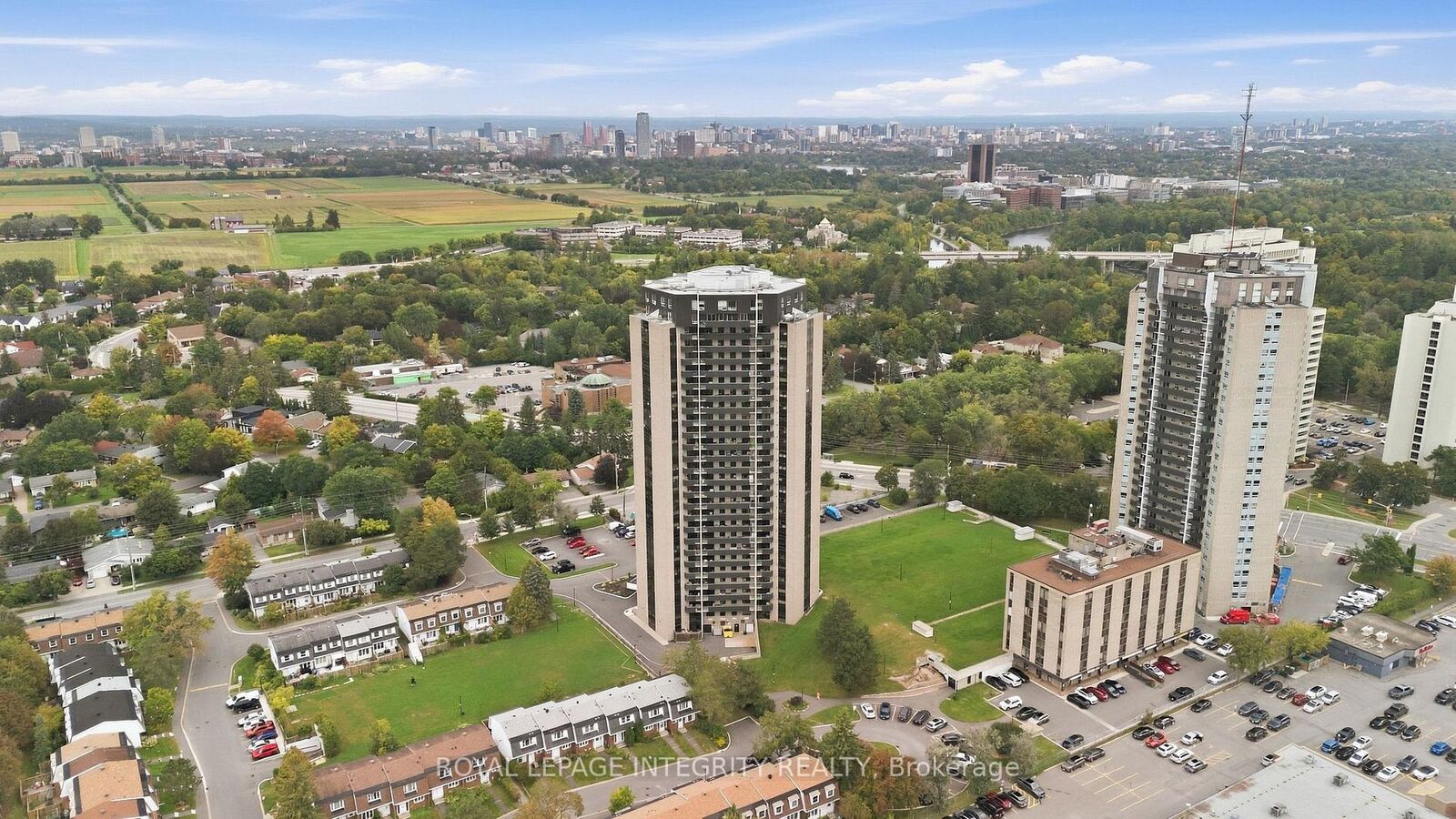 Property Photo:  900 Dynes Road 806  ON K2C 3L6 