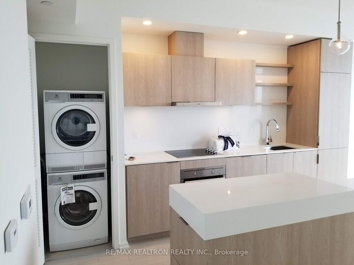 Property Photo:  16 Bonnycastle Street 3105  ON M5A 0C9 
