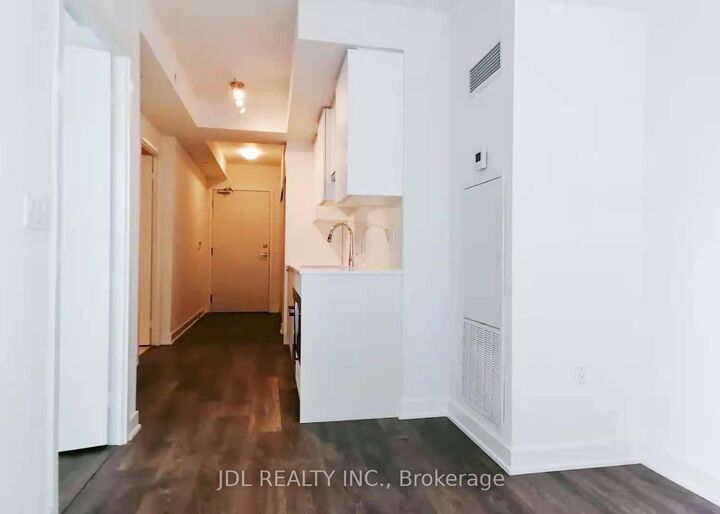 Property Photo: 99 Broadway Avenue 3008 ON M4P 0E3