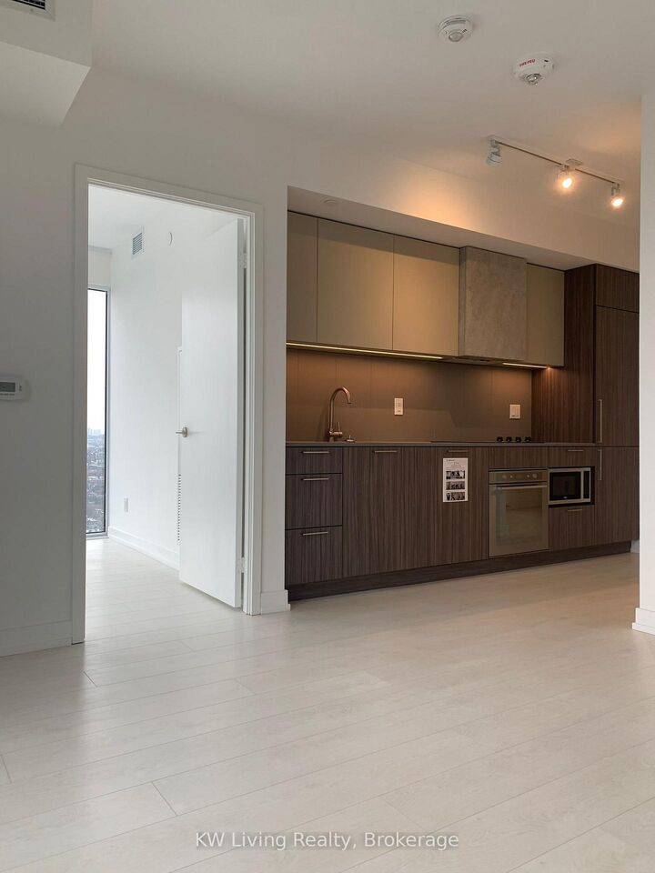 Property Photo:  19 Western Battery Road 3317  ON M6K 3S4 