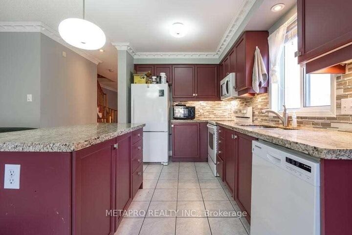Property Photo:  1311 Whiffletree Court  ON L5N 7R1 