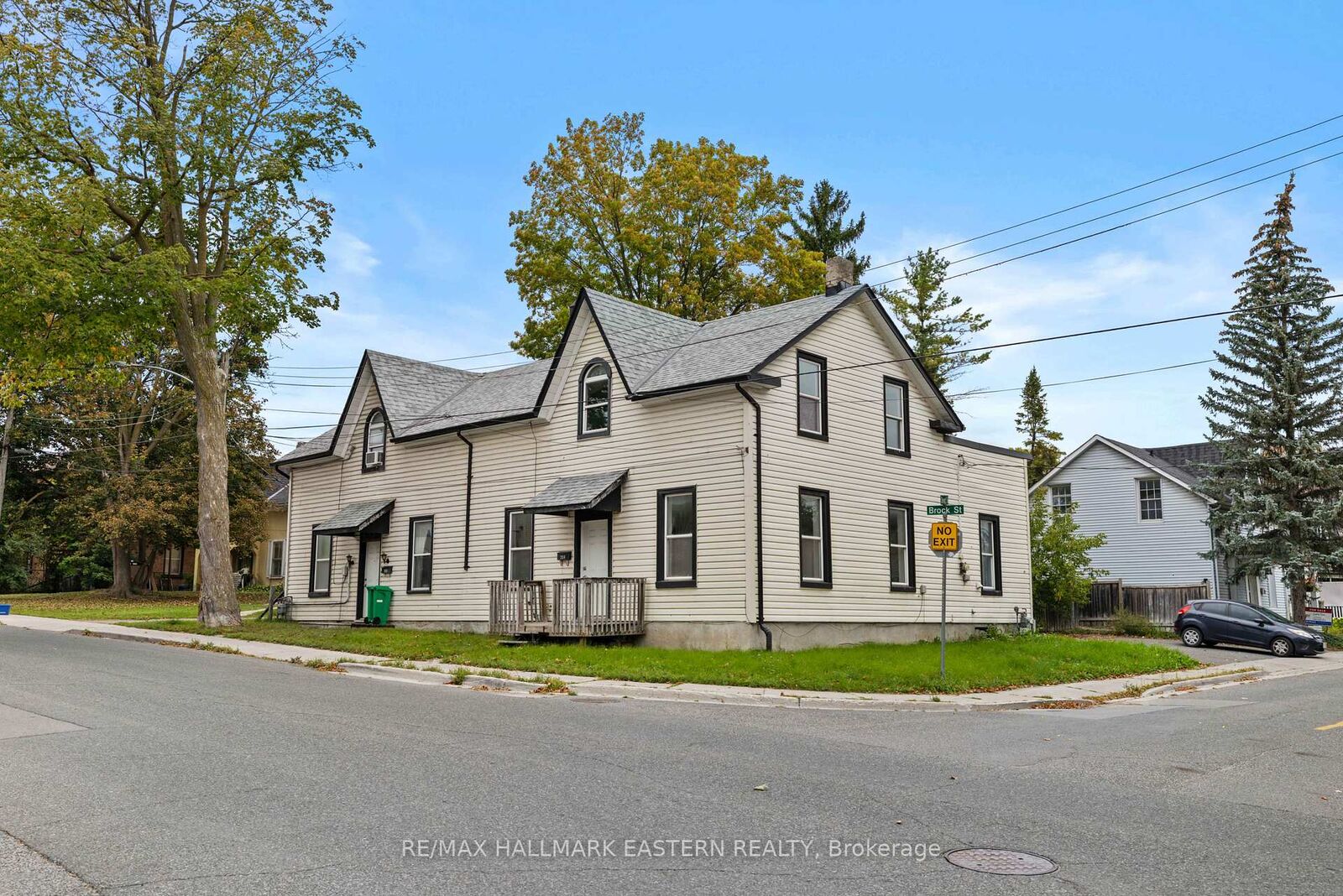 Property Photo:  284-288 Brock Street  ON K9H 2R1 