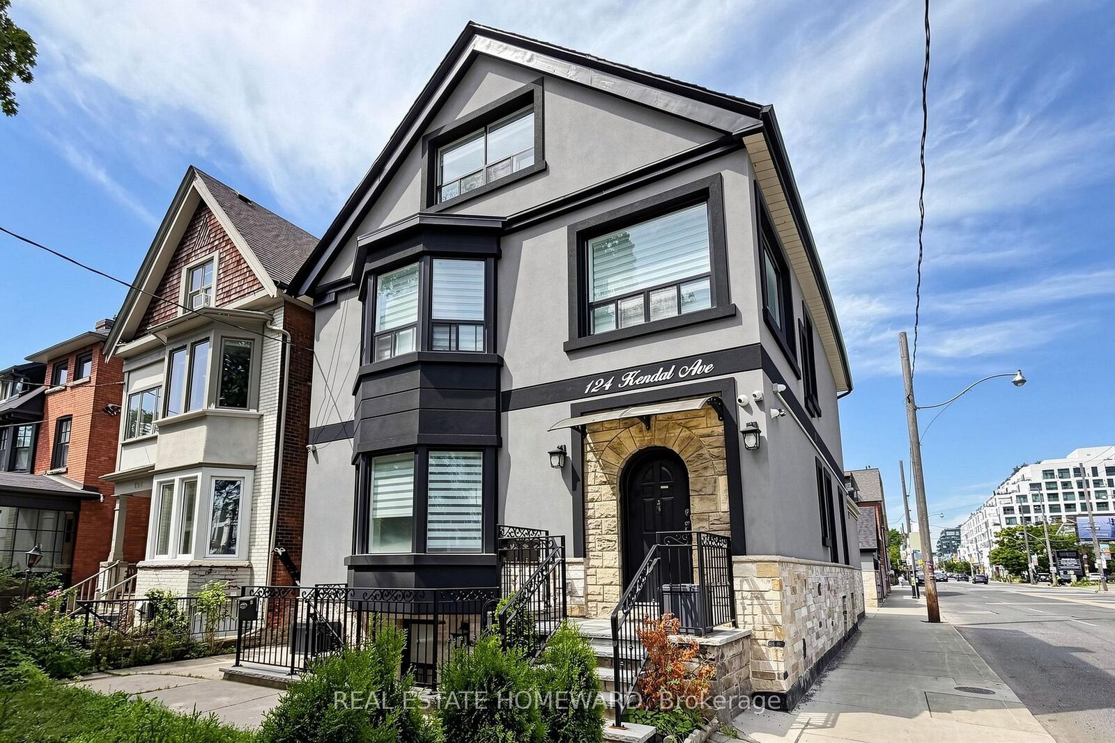 Property Photo:  124 Kendal Avenue  ON M5R 1L9 