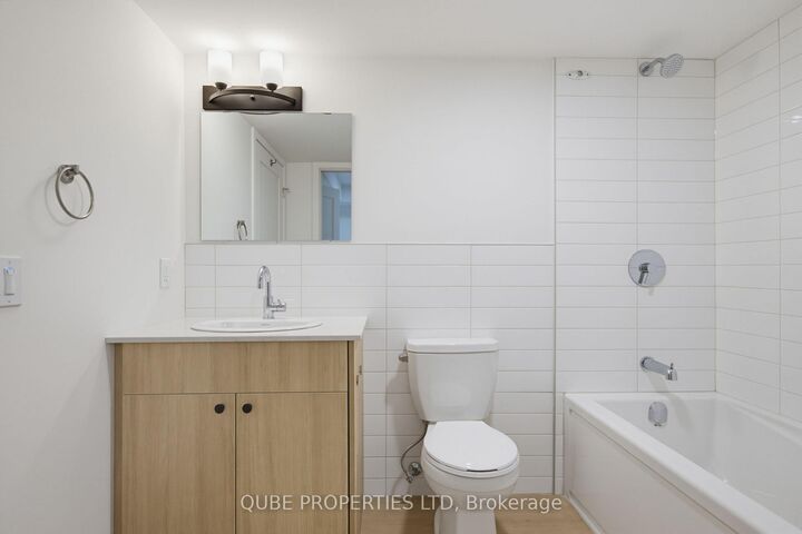 Property Photo:  15 Larch Street Unit 5  ON K1R 6W4 