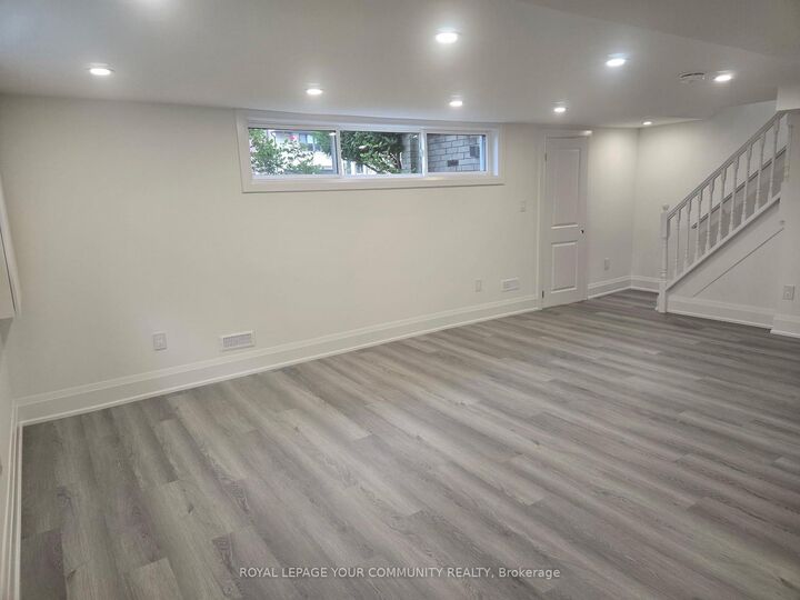 Property Photo:  19 Beaverton Road S  ON L4C 2H5 