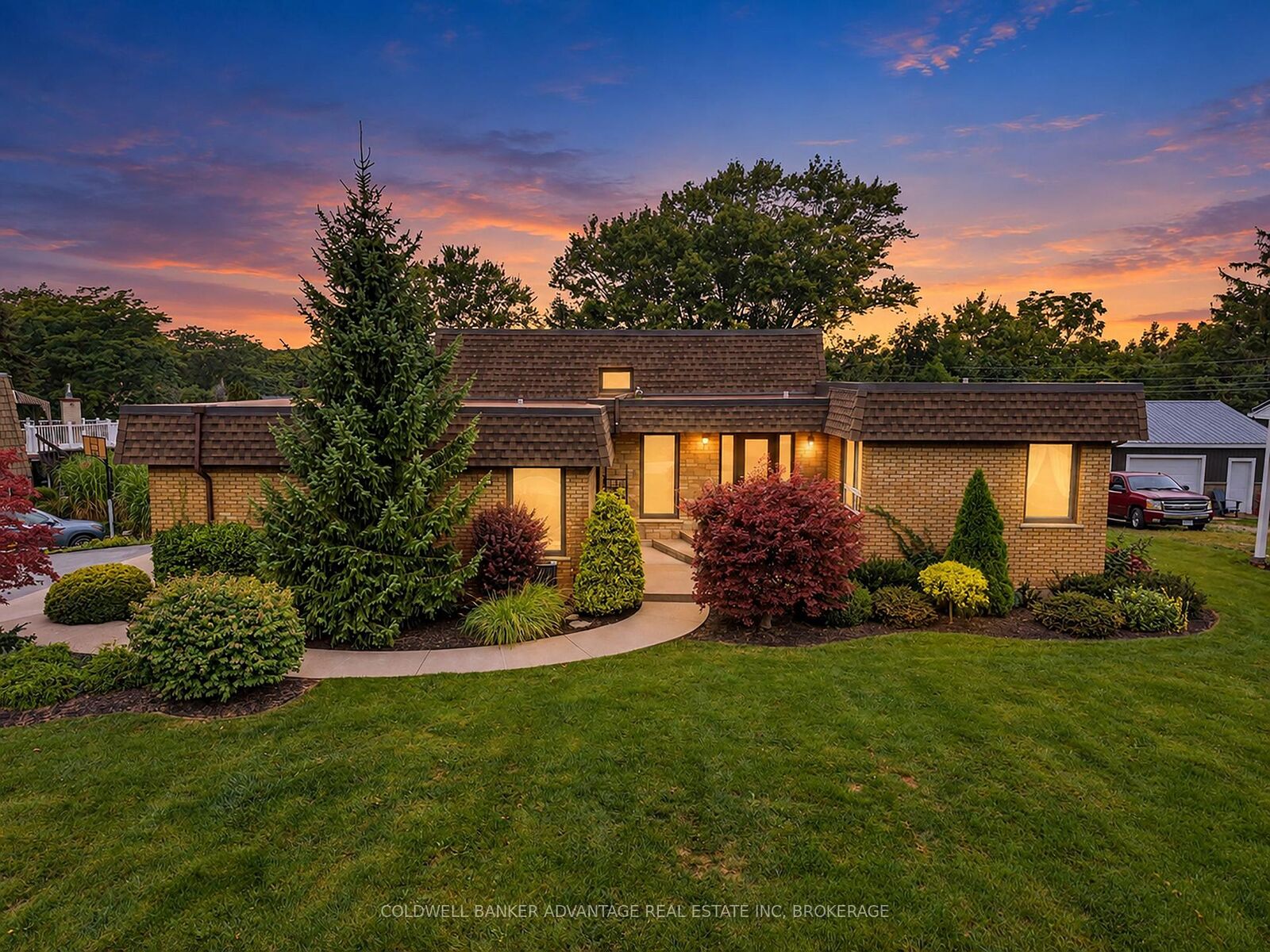 Property Photo:  21 Thorncrest Road  ON L3K 5C7 