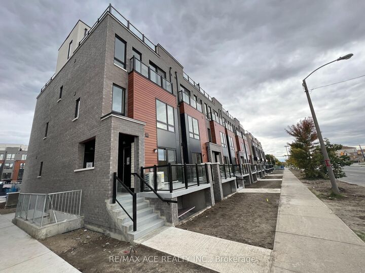 Property Photo:  245 McLevin Avenue 23  ON M1B 0E8 