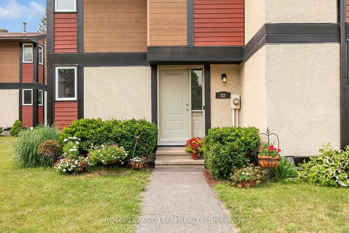 Property Photo:  82 McClintock Way 68  ON K2L 2A2 