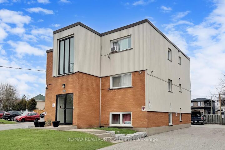 Property Photo:  362 Elgin Court 3  ON L1J 2P4 
