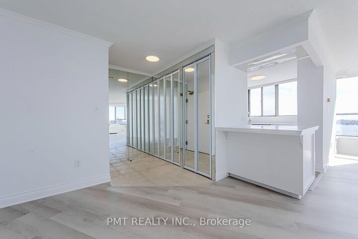 Property Photo:  270 Queens Quay W 1502  ON M5J 2N4 