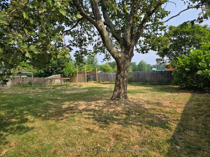 Property Photo: 16 Broderick Avenue ON L2V 2H4