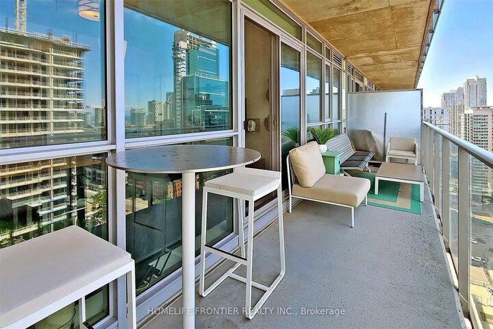 Property Photo:  375 King Street W 2501  ON M5V 1K1 