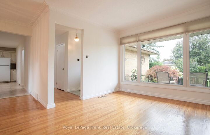 Property Photo:  407 Glencastle Avenue  ON L1J 3K7 