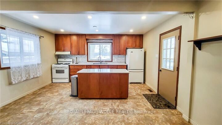 Property Photo:  11 Duncairn Avenue  ON N2M 4S5 
