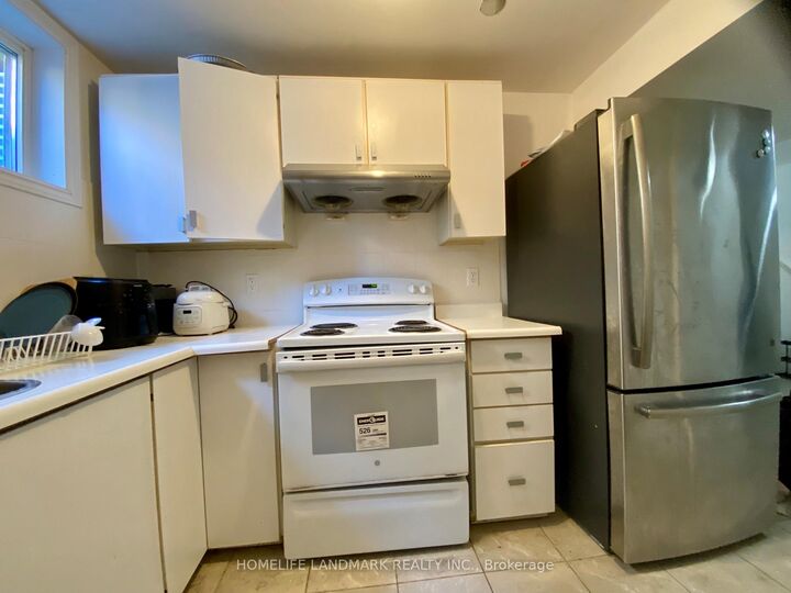 Property Photo:  3371 Cider Mill Place Room C  ON L5L 3H6 
