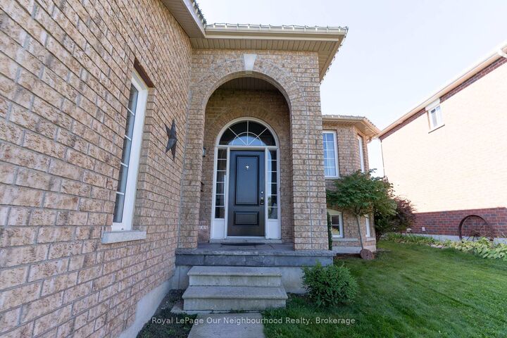 Property Photo:  99 Sweetnam Drive  ON K9V 0A6 