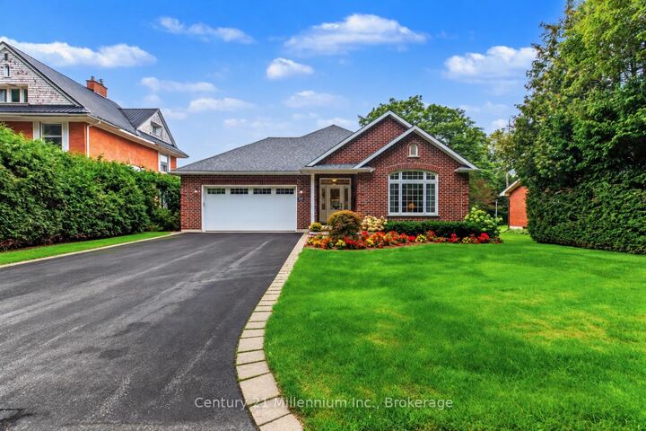 Property Photo:  137 Mark Street W  ON N0C 1H0 